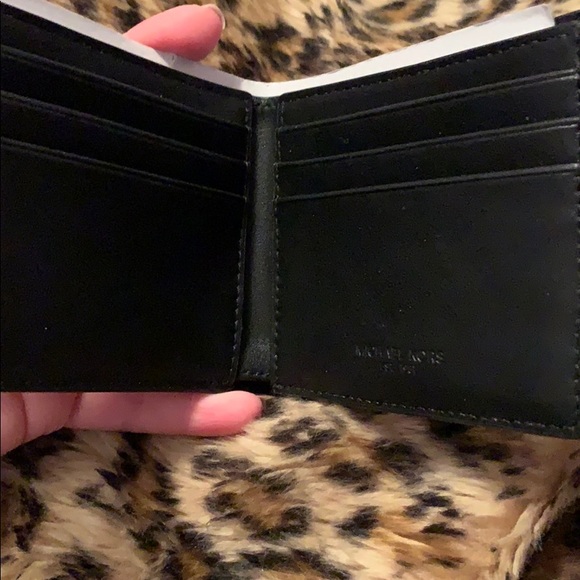 Men's Michael Kors Wallet - Picture 2 of 4